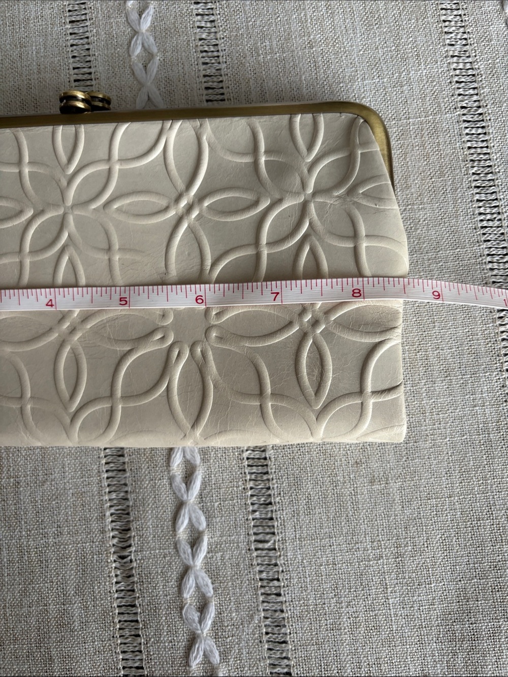 HOBO Lauren Clutch Wallet Cream Embossed Leather - Picture 13 of 16